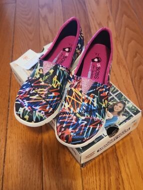 Skechers Kids Slip-On Sneakers in Multicolor Graffiti with Pink Lining